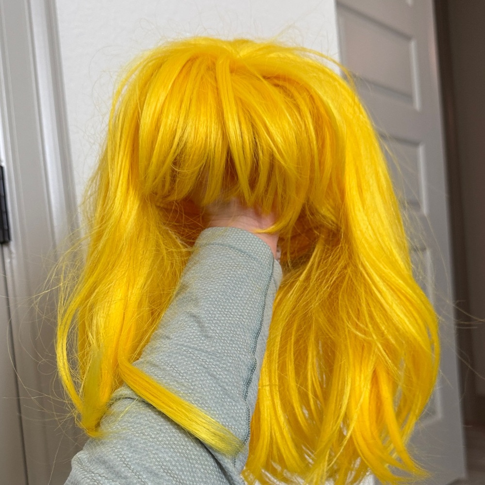 Yellow Wig - Picture 2 of 5